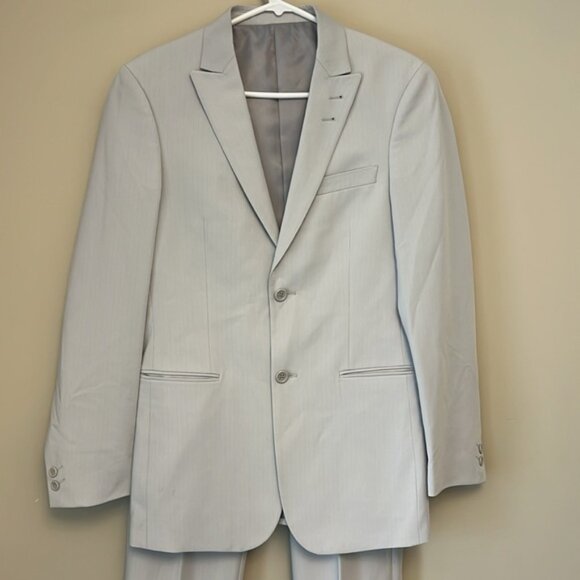 Le Chateau Men's Classic Suit - Picture 2 of 11